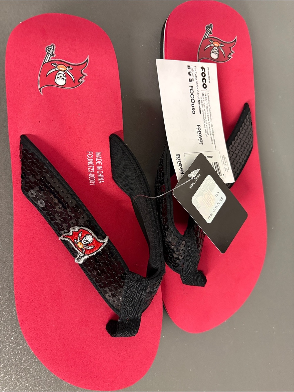 NEW women’s sandal Tampa Bay Buccaneers NFL. sz M 7/8
